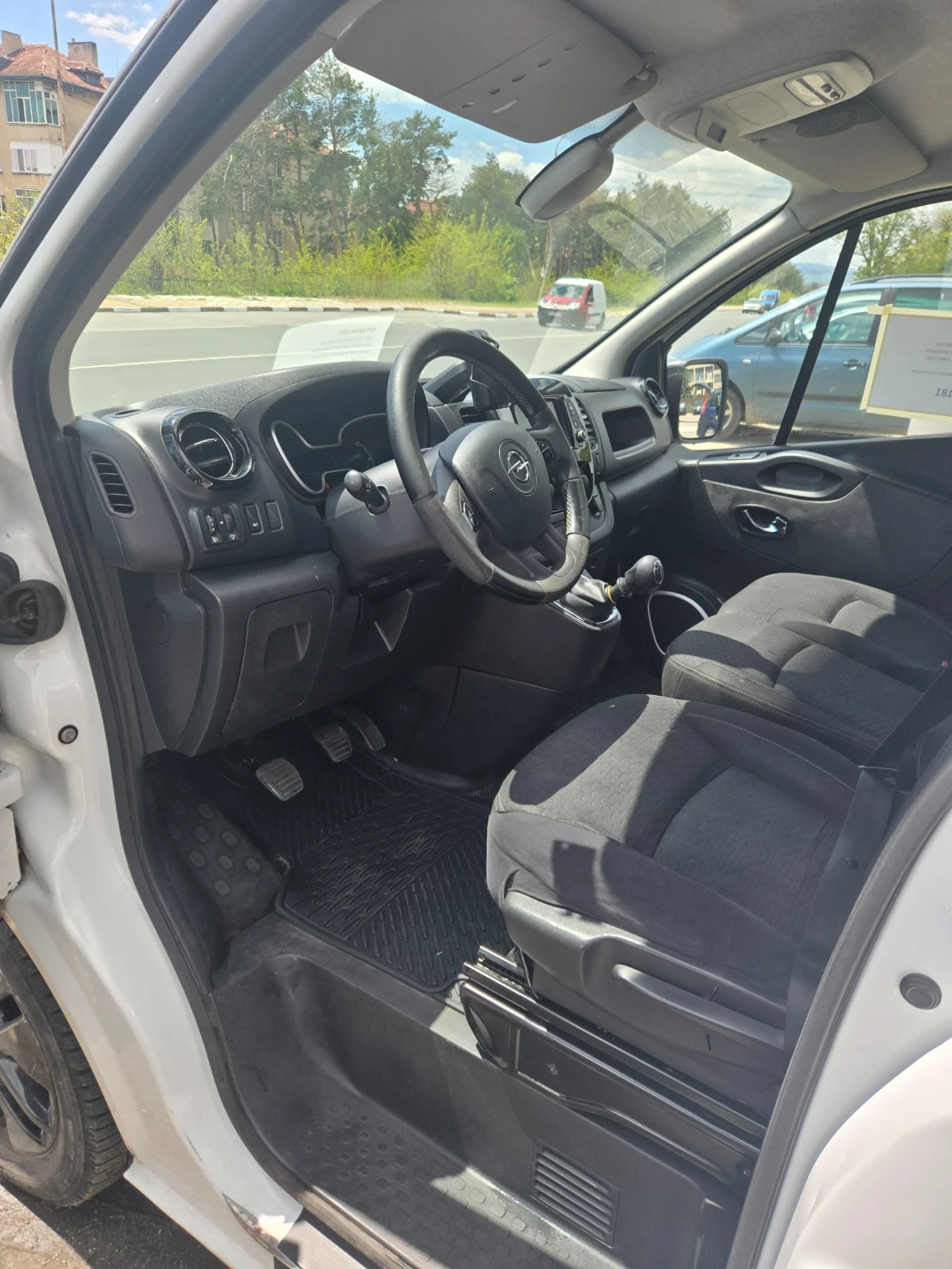 Opel Vivaro, снимка 8 - Бусове и автобуси - 54413573