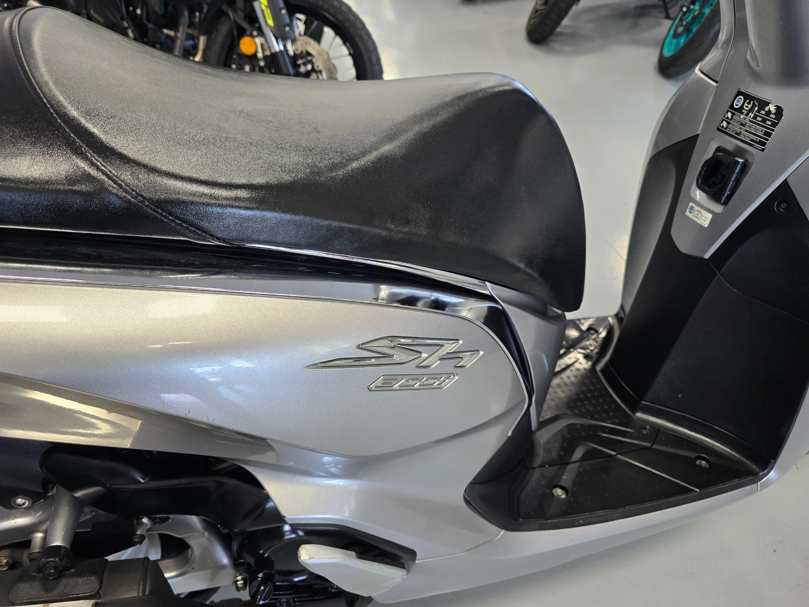 Honda Sh 300ie, ABS, Led, Keyless!, снимка 10 - Мотоциклети и мототехника - 55851472
