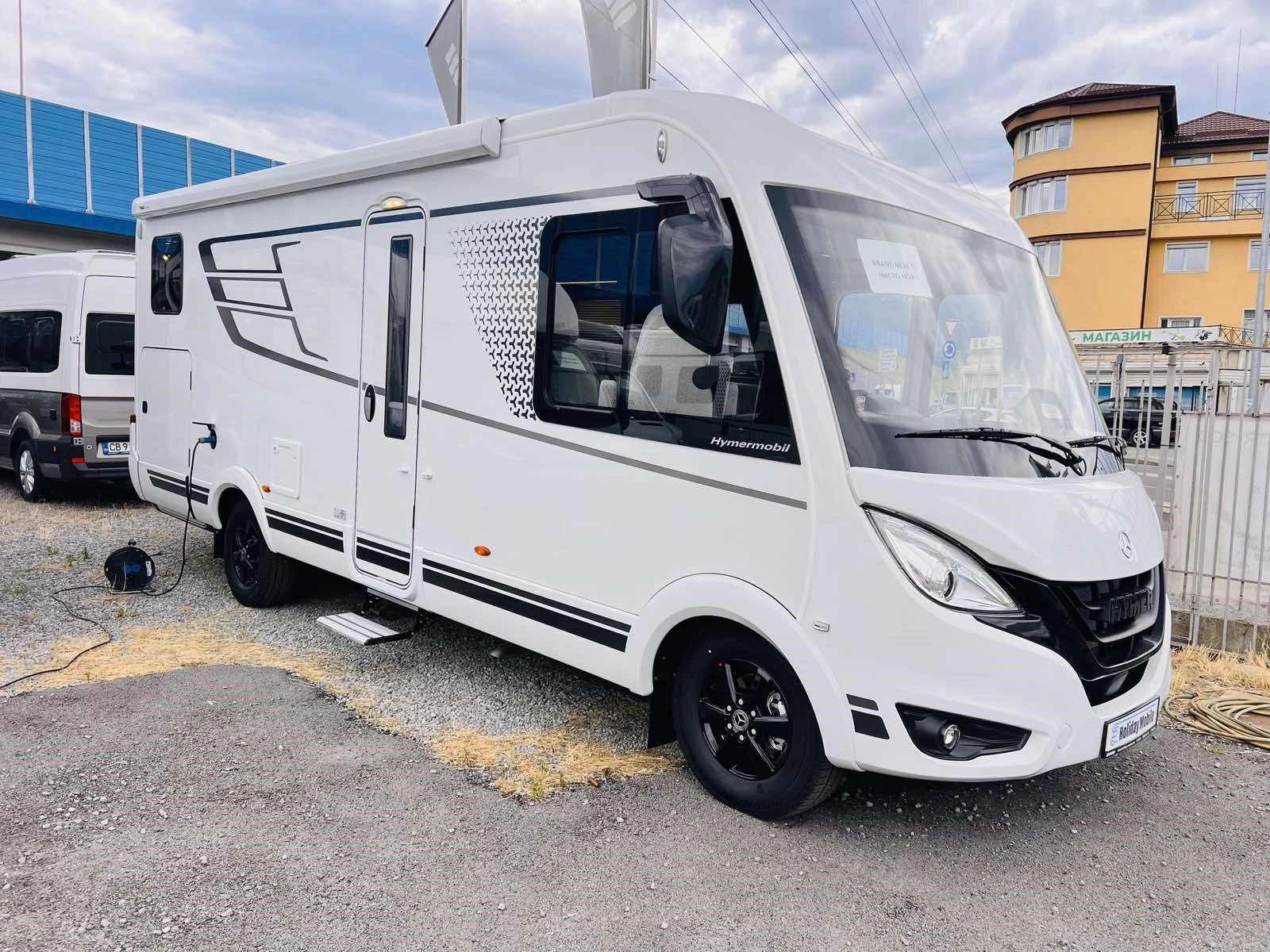 Кемпер HYMER / ERIBA BMC I 680 2026 3500 кг. SLS-шаси КЛИМАТИК, снимка 4 - Каравани и кемпери - 55220899