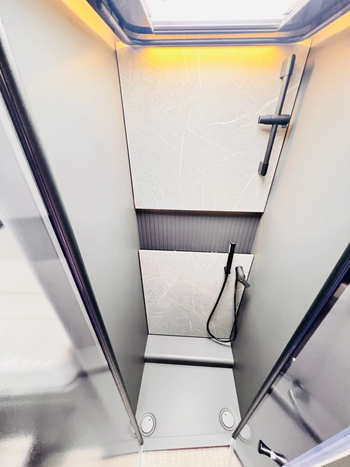 ������ HYMER / ERIBA BMC I 680 2026 3500 ��. SLS-���� �������� | Mobile.bg � ����������� 16
