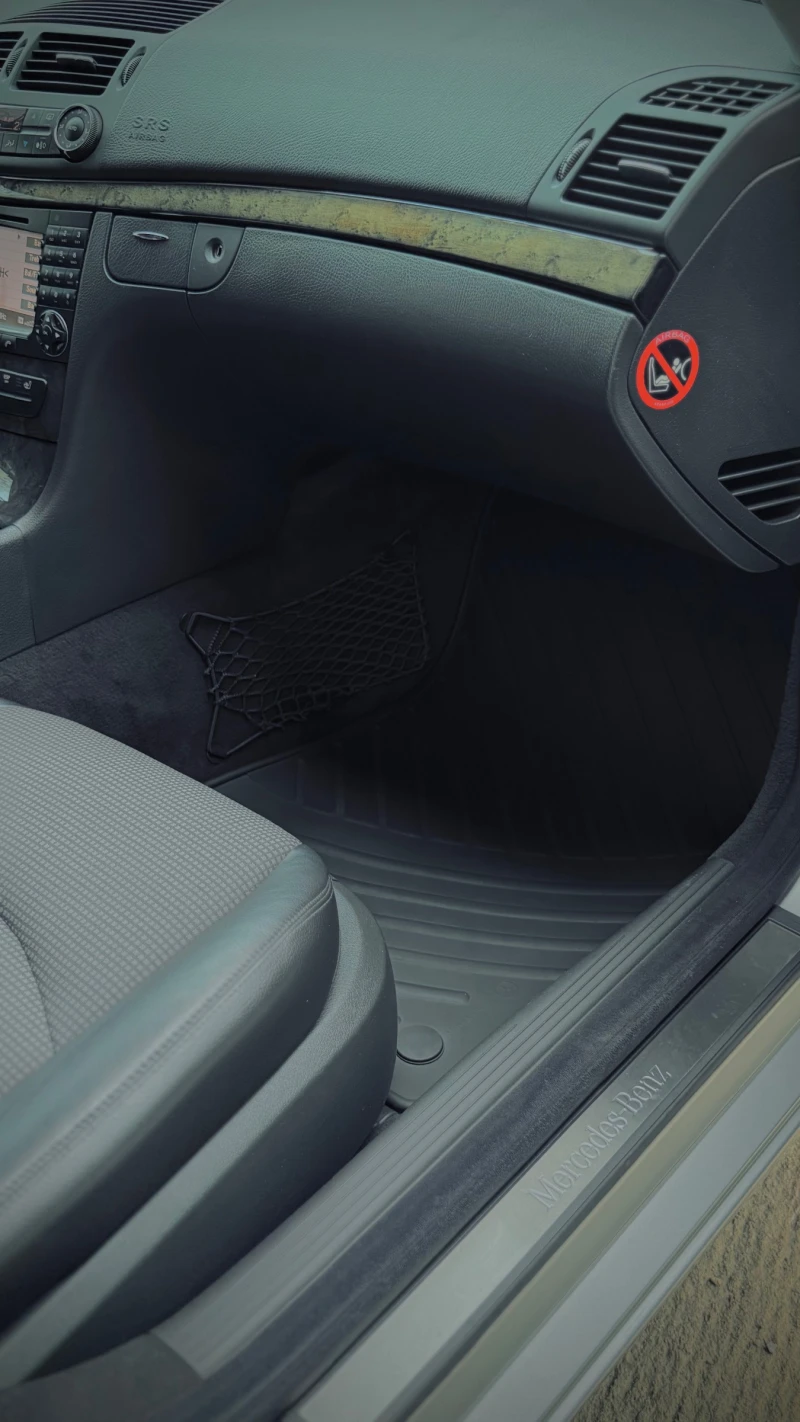 Mercedes-Benz E 320, снимка 11 - Автомобили и джипове - 52425142