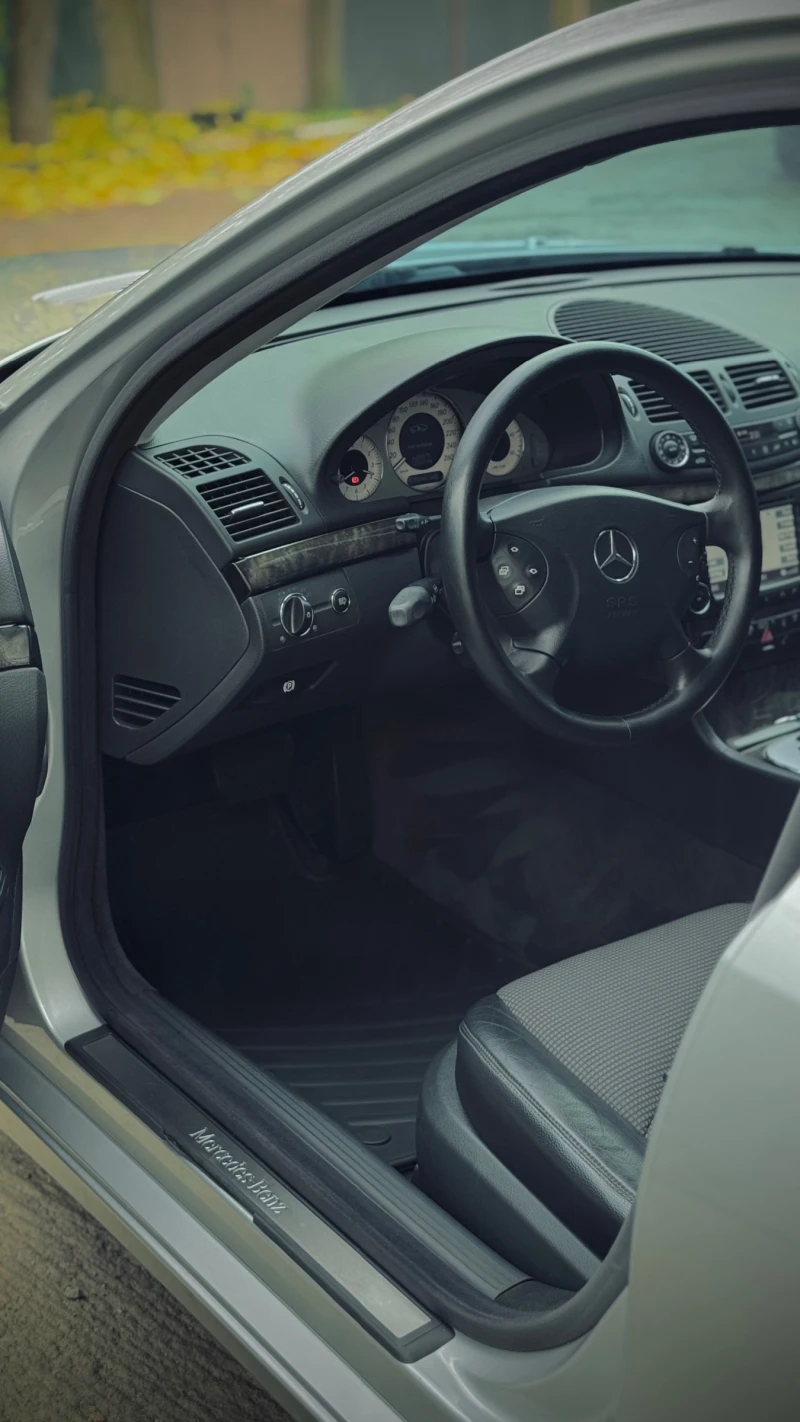 Mercedes-Benz E 320, снимка 5 - Автомобили и джипове - 52425142