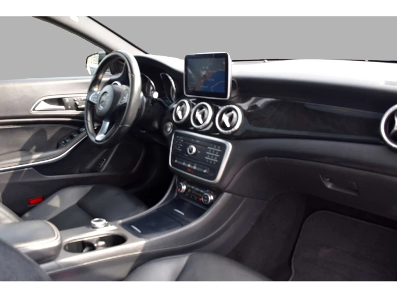 Mercedes-Benz CLA 250 * CLA250 4MATIC Navi Panoramic Sunroof * CARFAX * , снимка 9 - Автомобили и джипове - 52846926