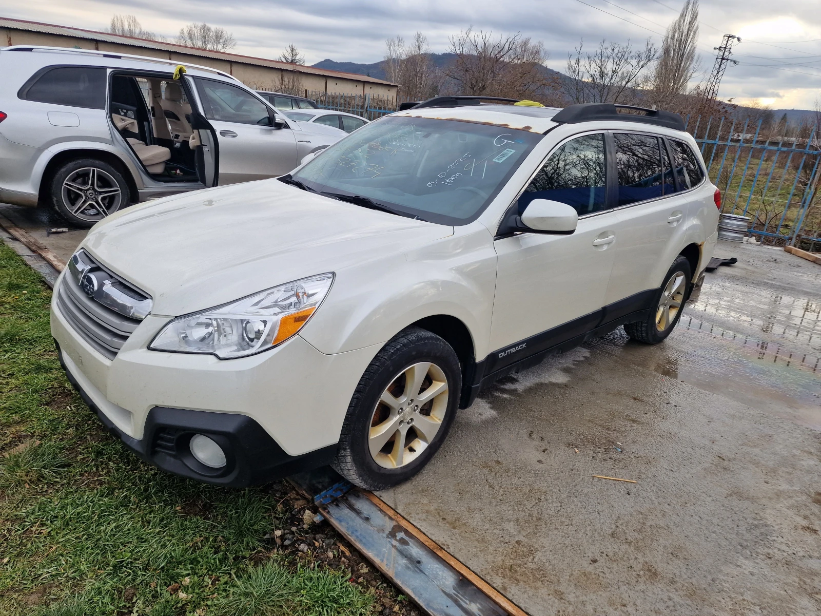 Subaru Outback 3.6R Limited, снимка 1