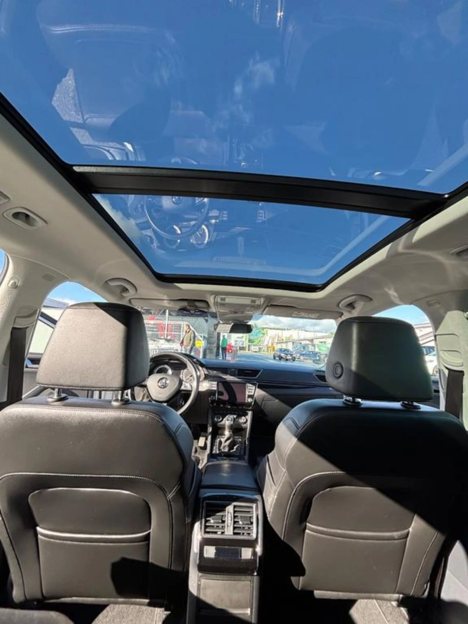 Skoda Superb 2.0TDI L&K Combi - изображение 8