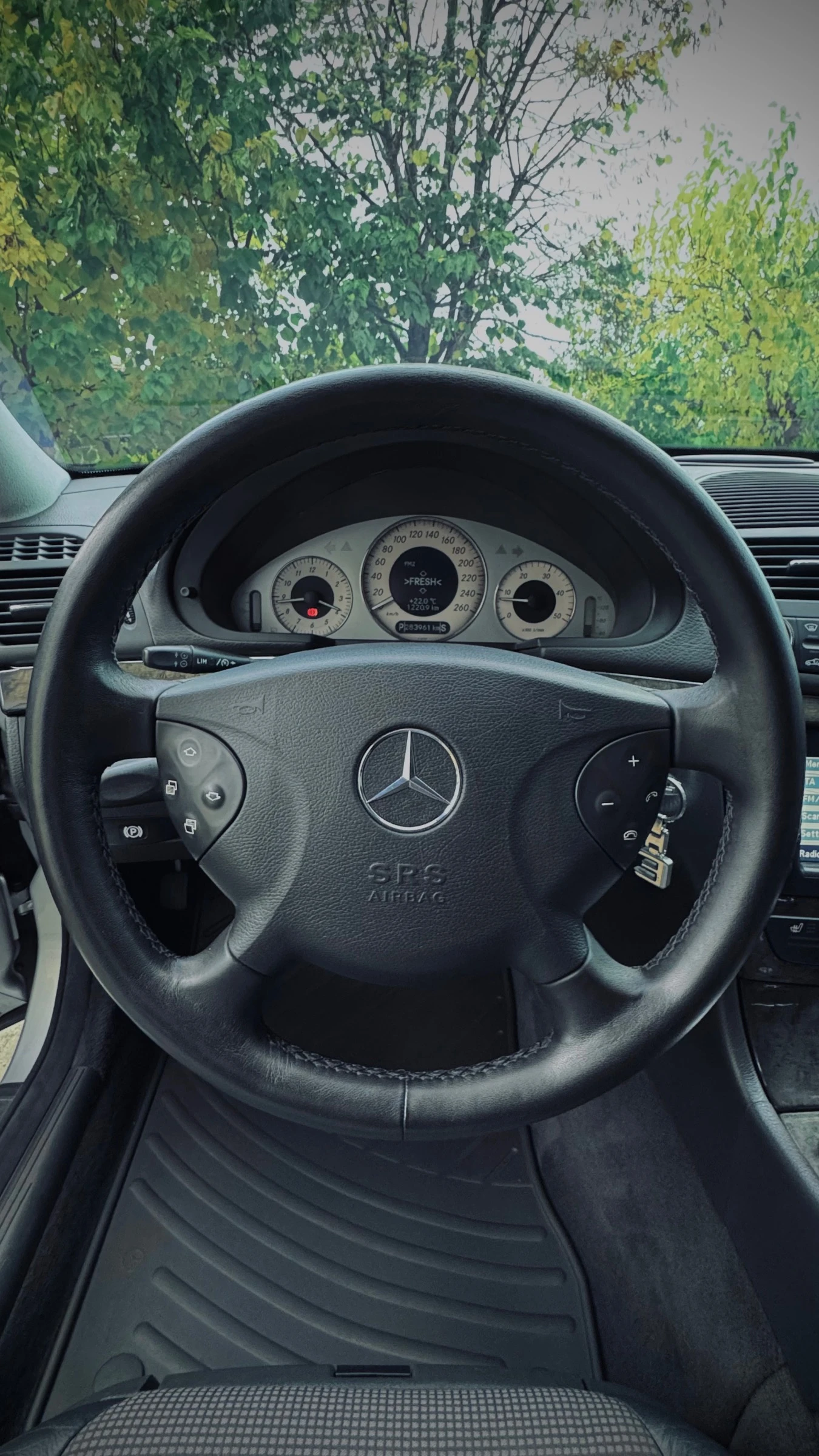 Mercedes-Benz E 320  - изображение 9