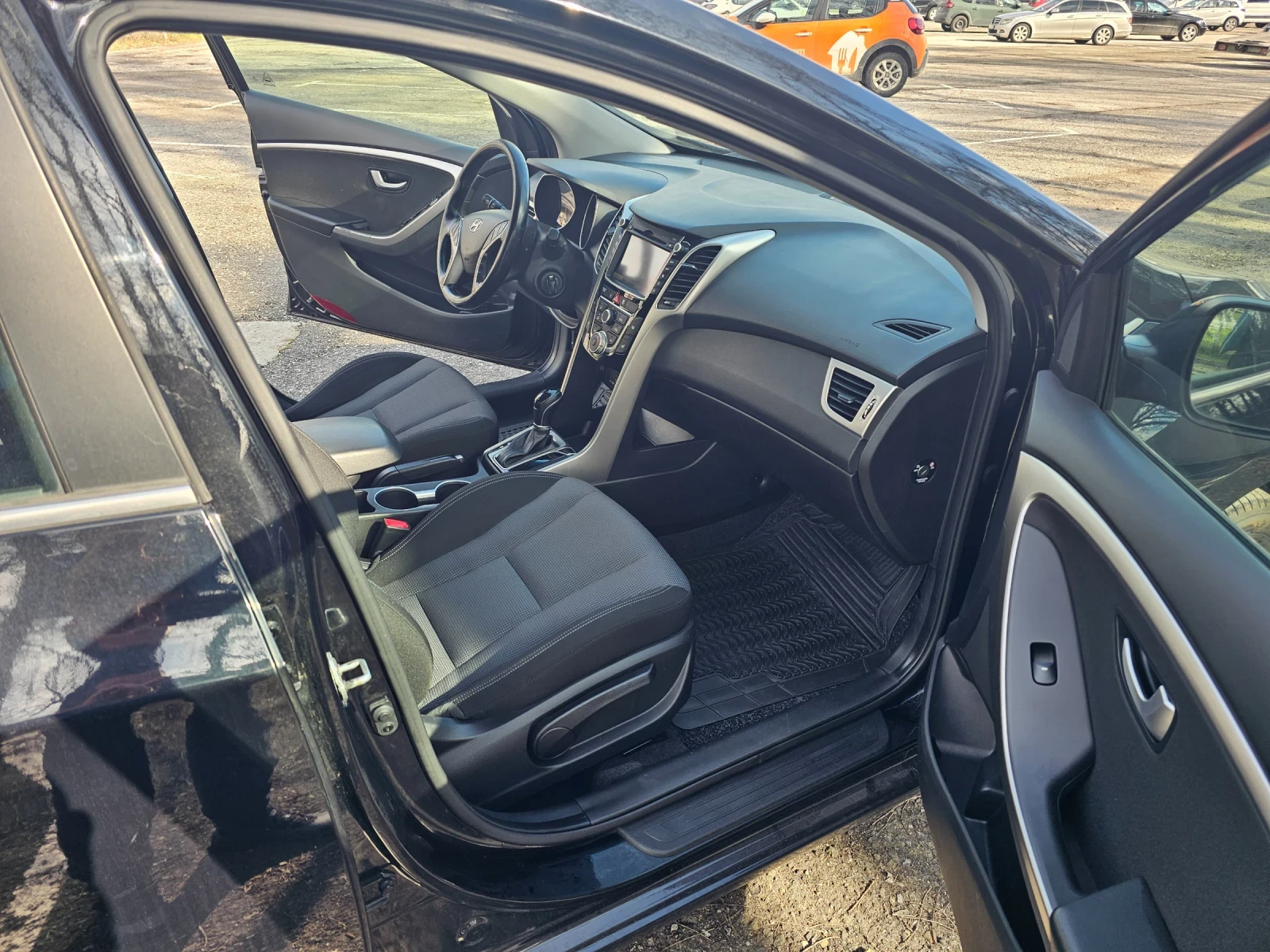 Hyundai I30 1.6 CRDi, снимка 10 - Автомобили и джипове - 53704981