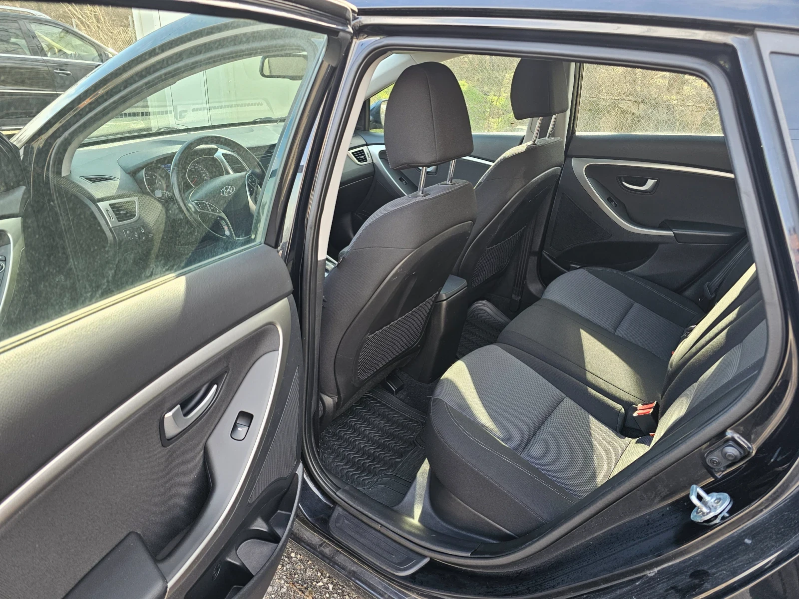 Hyundai I30 1.6 CRDi, снимка 9 - Автомобили и джипове - 53704981