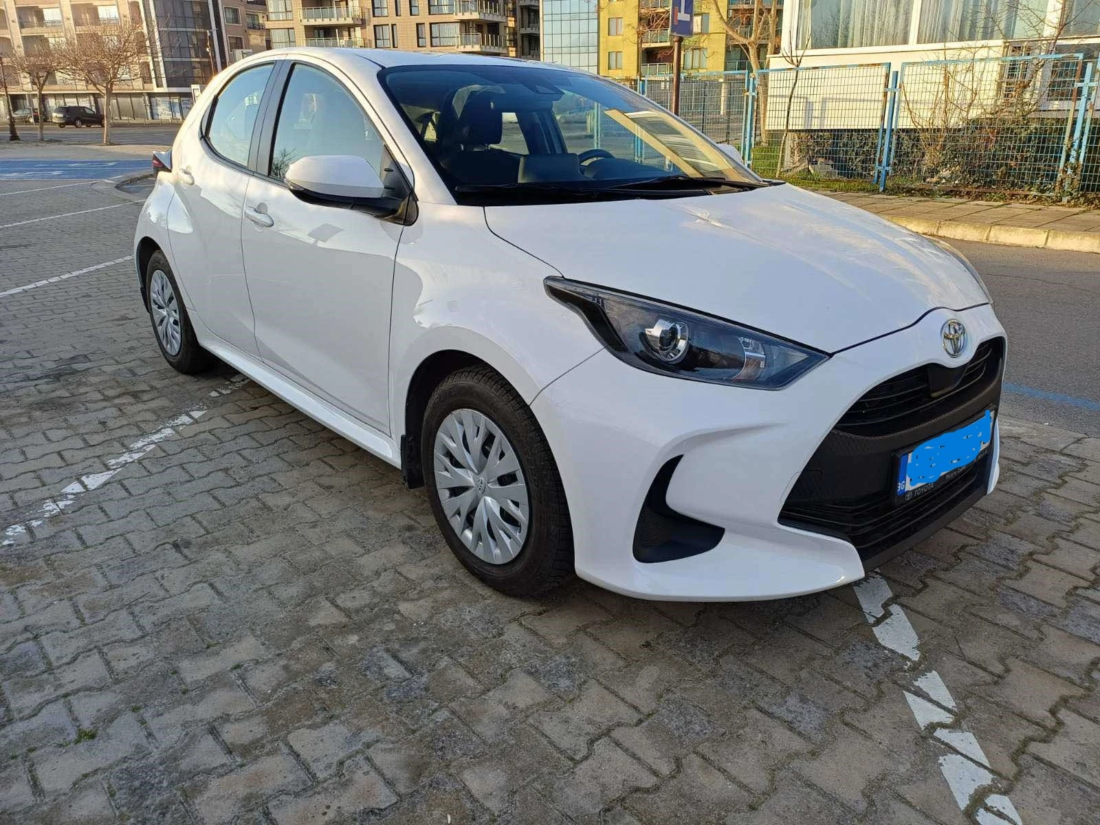 Toyota Yaris 1.5, снимка 7 - Автомобили и джипове - 53797197