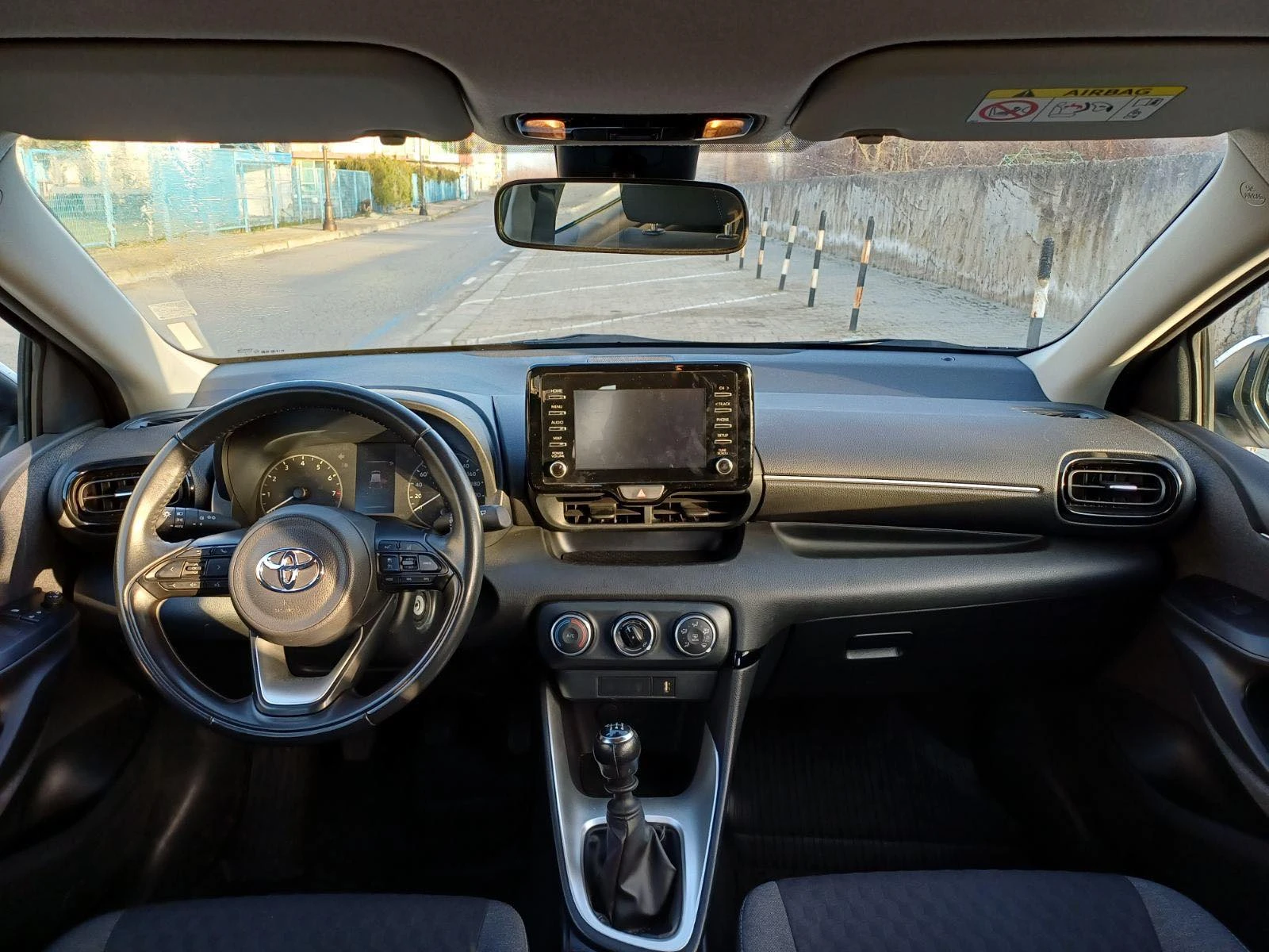 Toyota Yaris 1.5, снимка 16 - Автомобили и джипове - 53797197