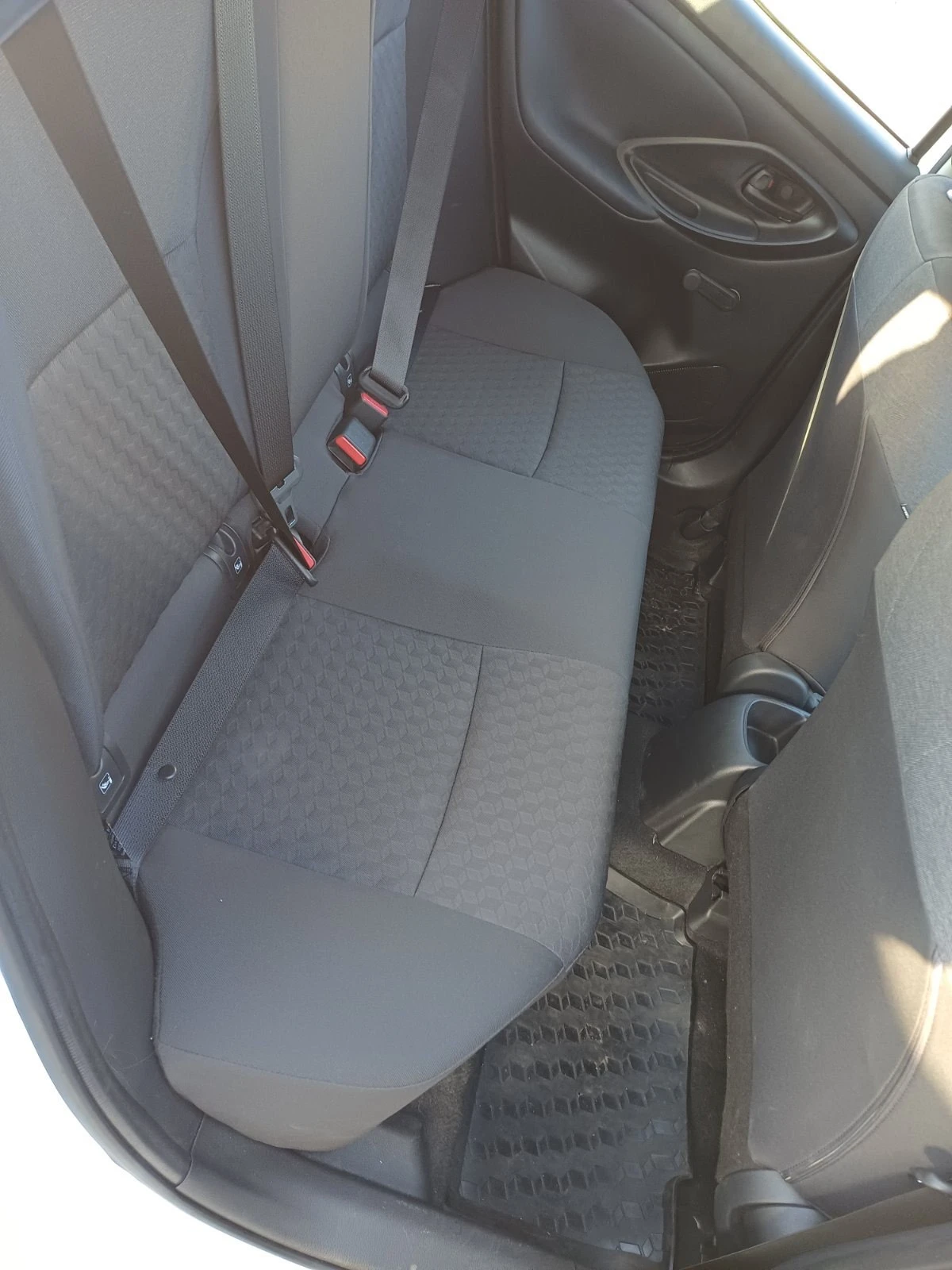 Toyota Yaris 1.5, снимка 12 - Автомобили и джипове - 53797197