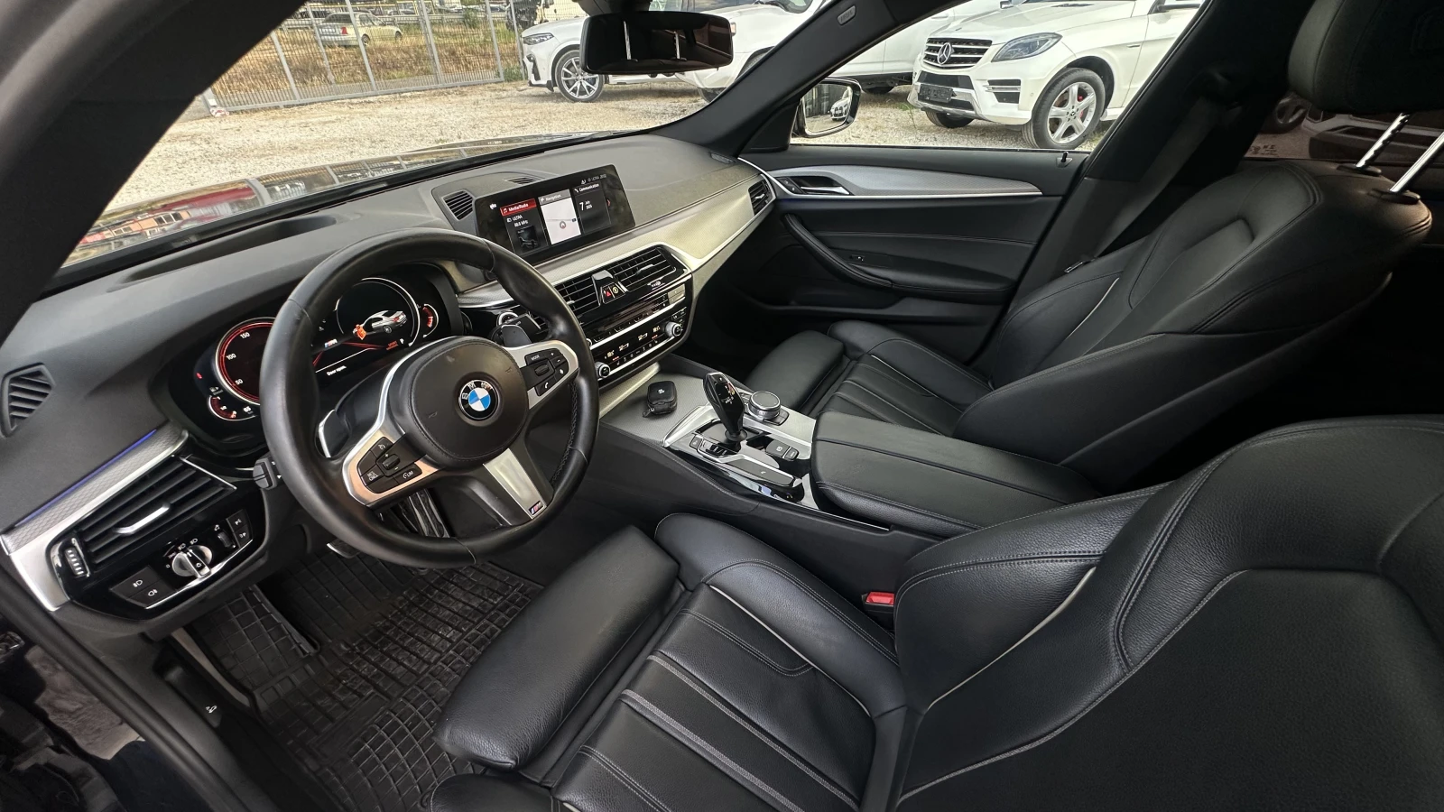 BMW 530 M PACK| AKRAPOVIC | HEAD UP | ПОДГРЕВ| ШИБЕДАХ| 10, снимка 10 - Автомобили и джипове - 55346912