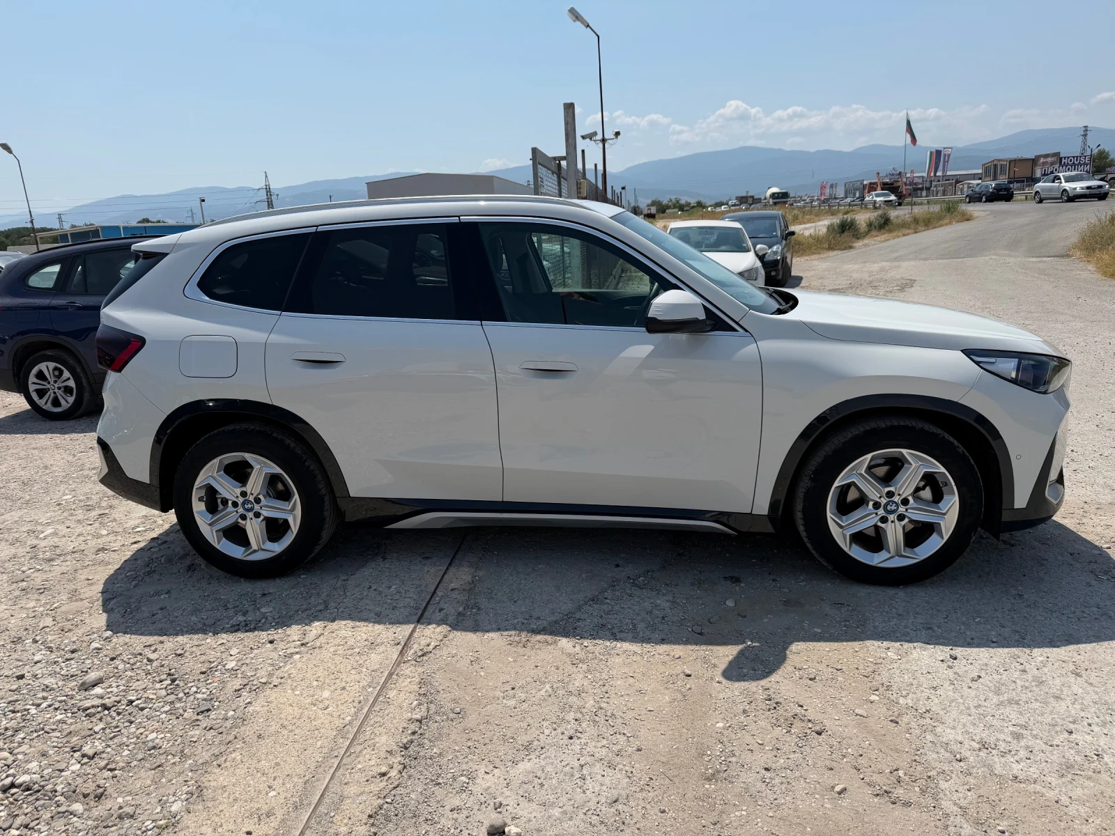 BMW iX1 Е DRIVE20* ГАРАНЦИЯ!!!* x LINE* LED, снимка 4 - Автомобили и джипове - 55704671