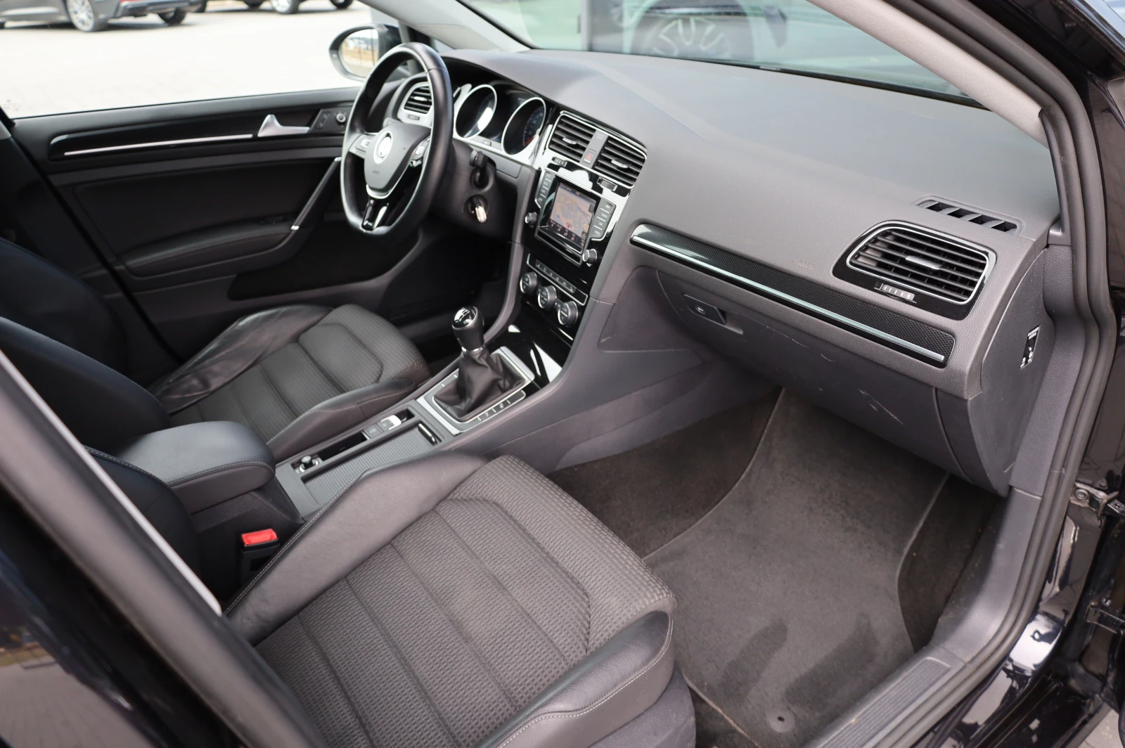 VW Golf 2.0TDI * HIGH LINE* NAVI* LED LIGHTS* PARK ASSIST* | Mobile.bg � ����������� 14