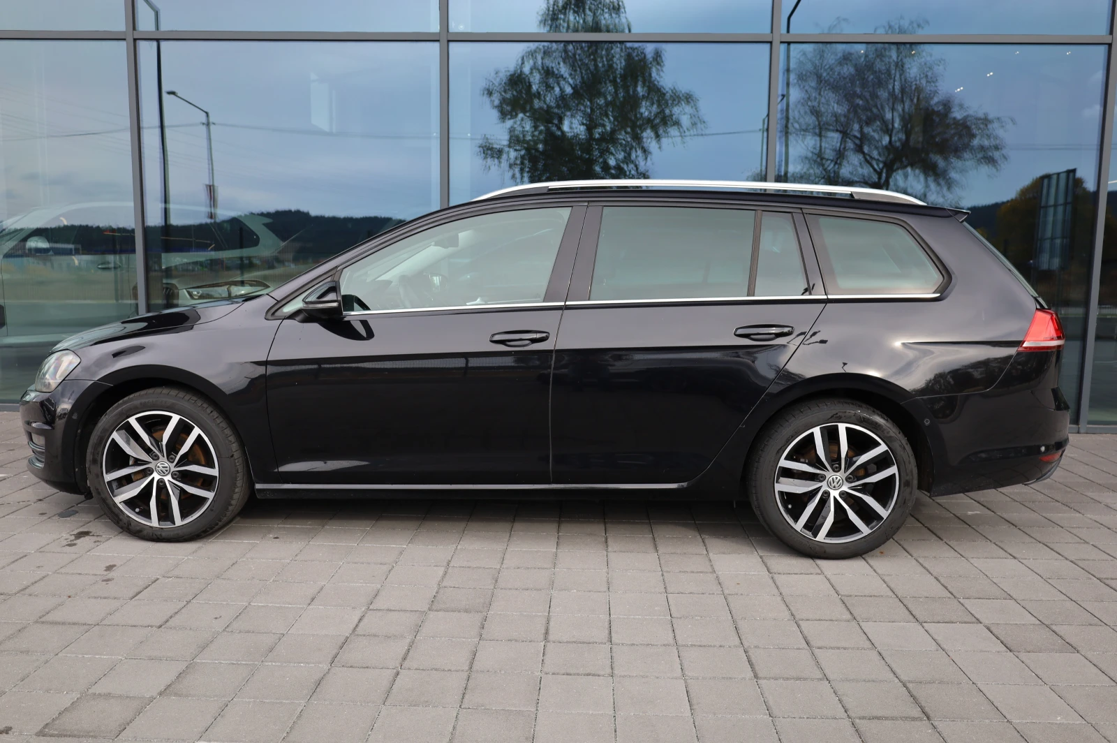 VW Golf 2.0TDI * HIGH LINE* NAVI* LED LIGHTS* PARK ASSIST* | Mobile.bg � ����������� 3