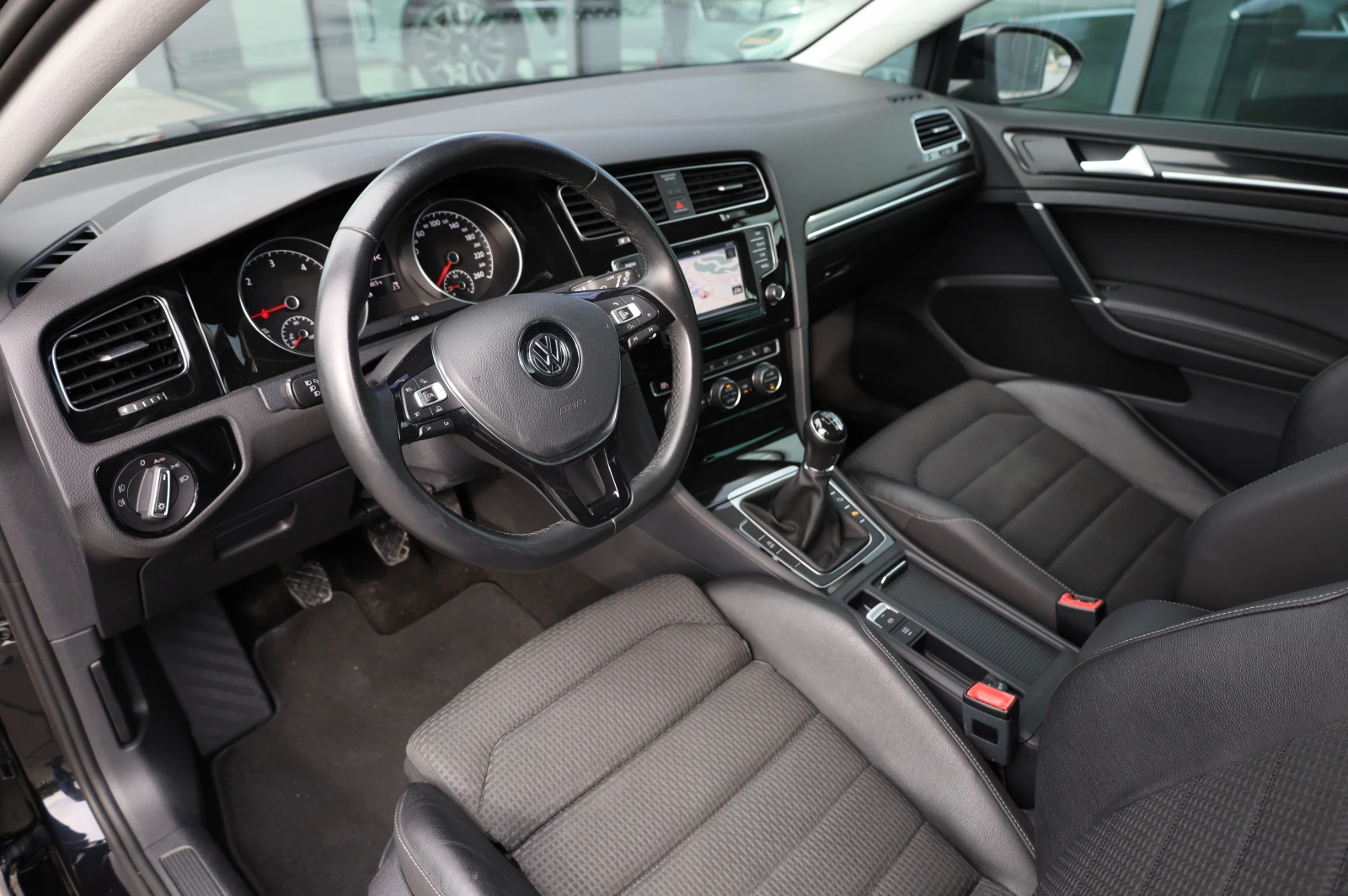 VW Golf 2.0TDI * HIGH LINE* NAVI* LED LIGHTS* PARK ASSIST* | Mobile.bg � ����������� 9