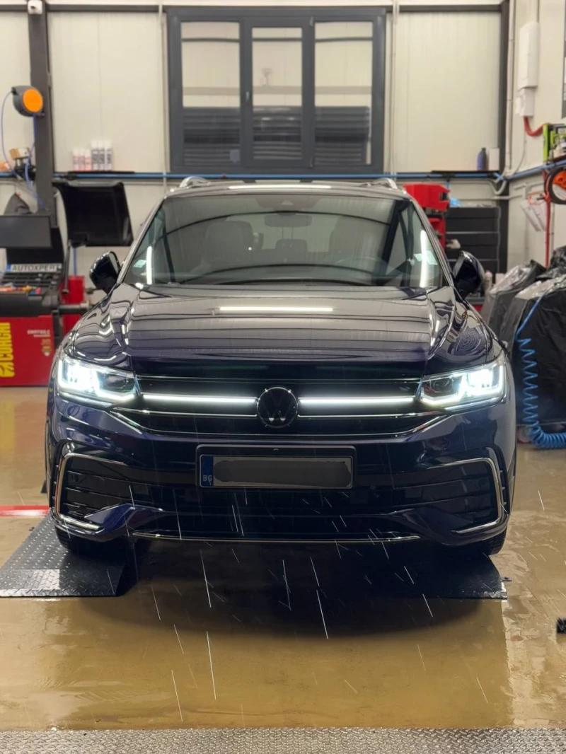 VW Tiguan 2.0 TSI 184hp, 4Motion, R-Line , Panorama, снимка 2 - Автомобили и джипове - 48922893