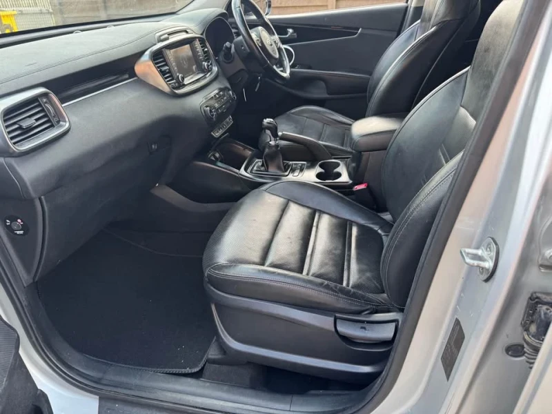 Kia Sorento, снимка 4 - Автомобили и джипове - 52265045