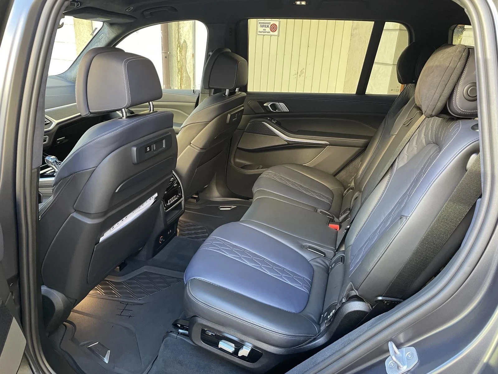 BMW X7 DARK SHADOW EDITION - изображение 9