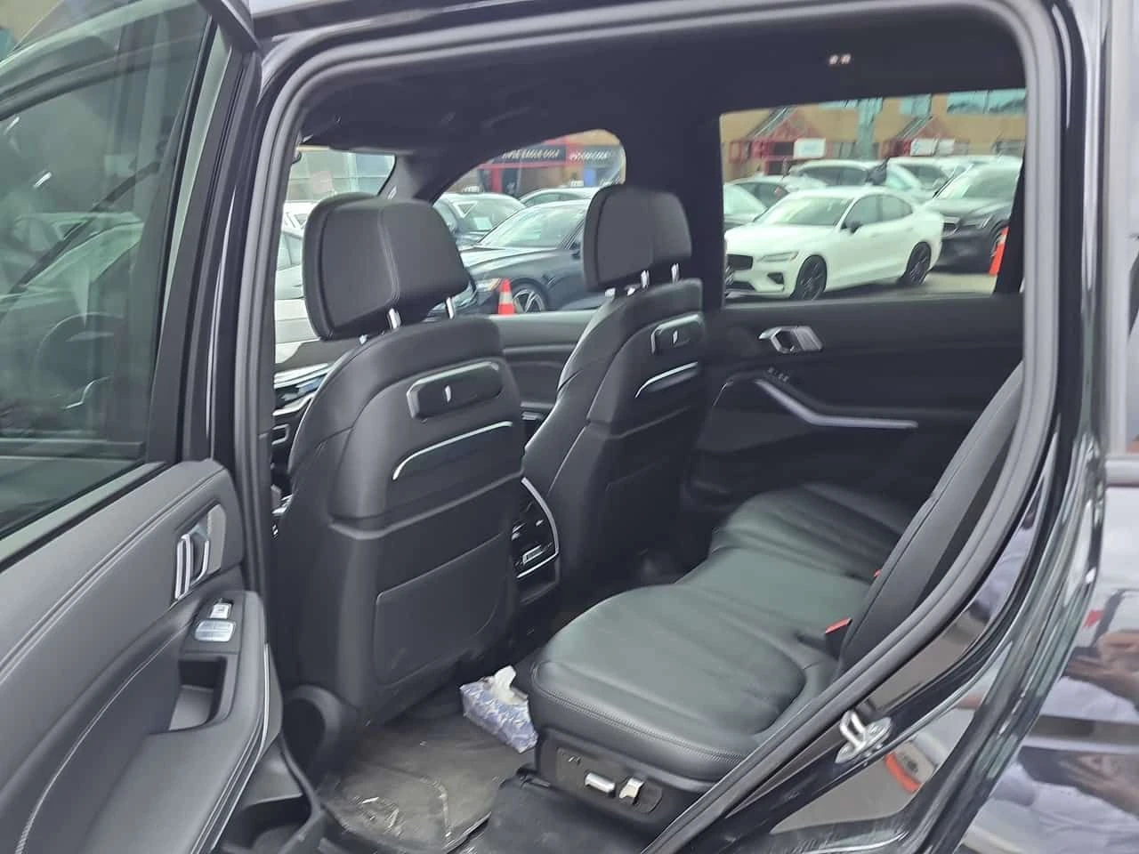 BMW X7 * xDrive40i * ОБДУХВАНЕ * ДИСТРОНИК * H/K * PANO, снимка 12 - Автомобили и джипове - 54197267