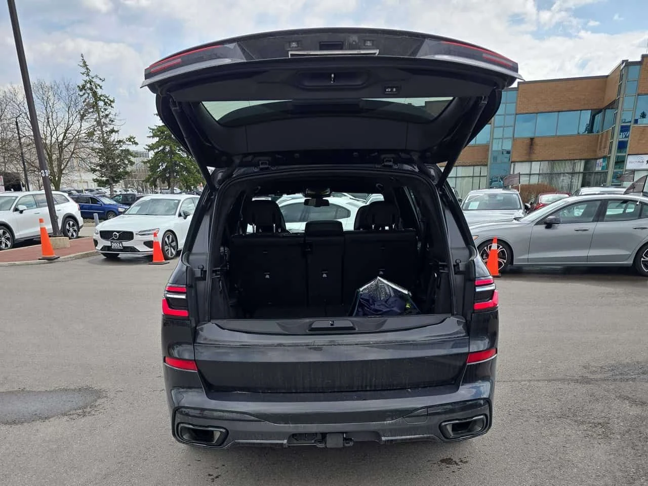 BMW X7 * xDrive40i * ОБДУХВАНЕ * ДИСТРОНИК * H/K * PANO, снимка 13 - Автомобили и джипове - 54197267