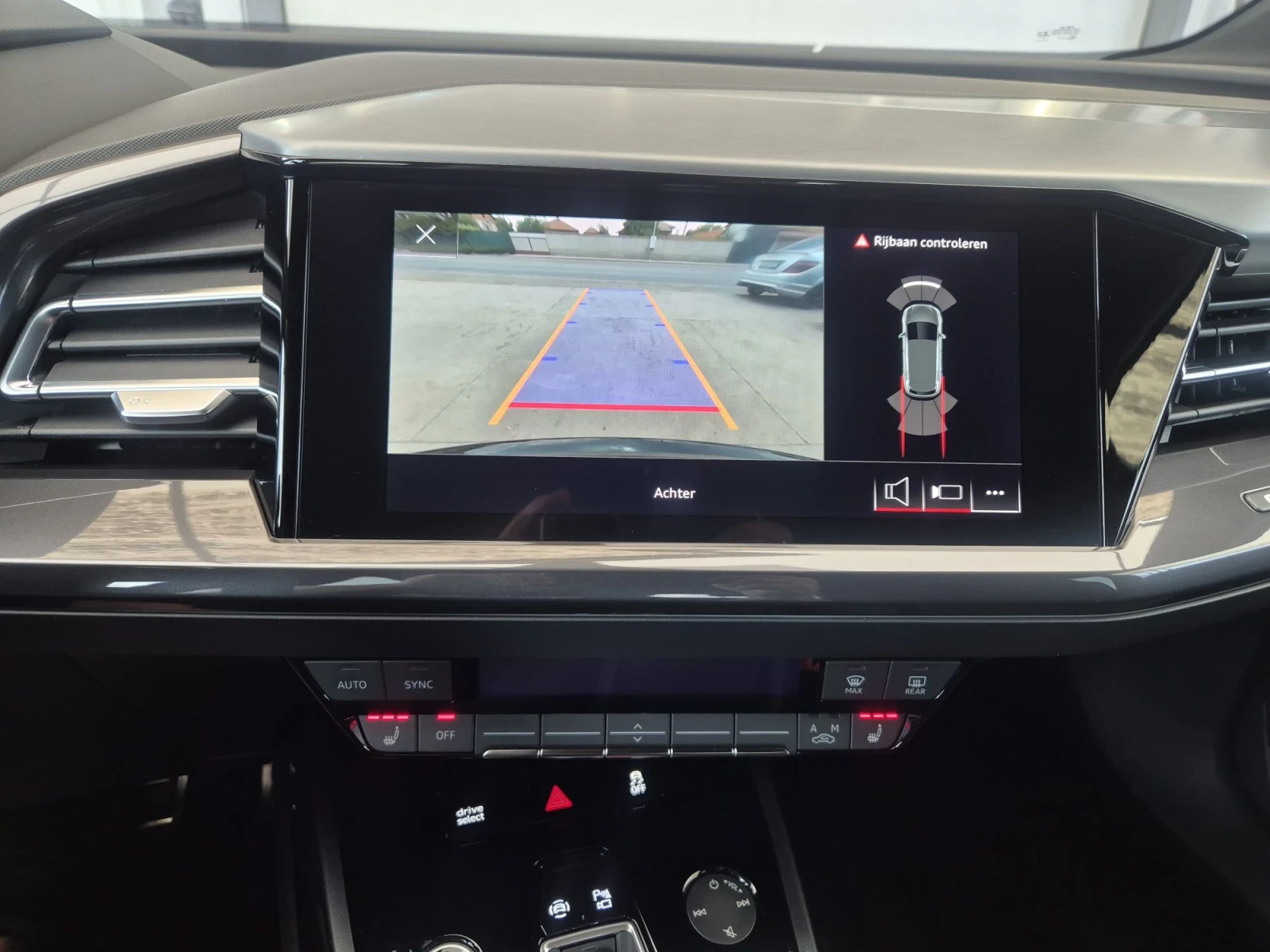Audi Q4 E-Tron S-line 77kw/h, SOH 95.13%, снимка 15 - Автомобили и джипове - 55598507