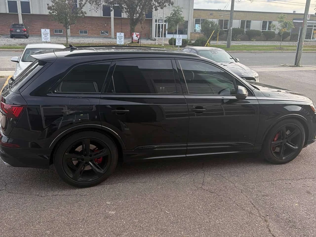 Audi SQ7 Premium Plus | CARFAX | БЕЗ ИНЦИДЕНТИ, снимка 4 - Автомобили и джипове - 56345409
