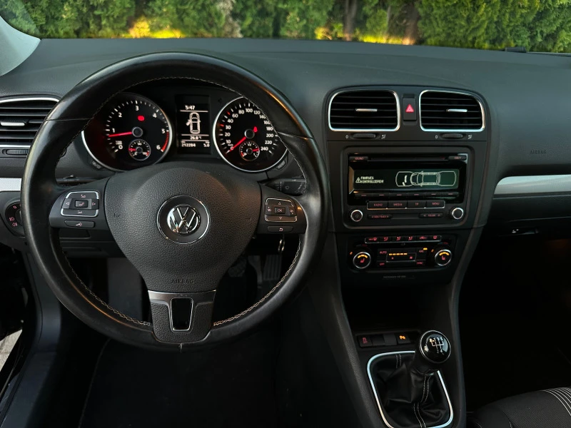 VW Golf 1.6 TDI 105 hp Подгрев, снимка 11 - Автомобили и джипове - 47053004