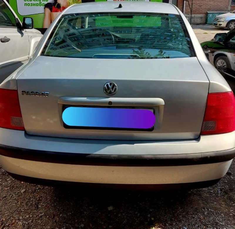 VW Passat 1.6, снимка 5 - Автомобили и джипове - 47308815