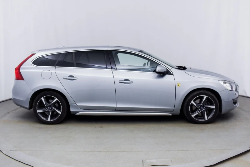 Volvo V60 AWD D5 Biturbo , снимка 6 - Автомобили и джипове - 48117830