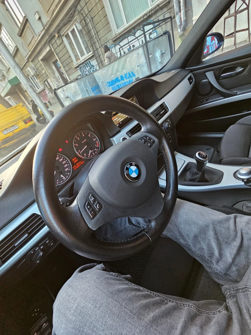 BMW 320, снимка 16 - Автомобили и джипове - 48407510