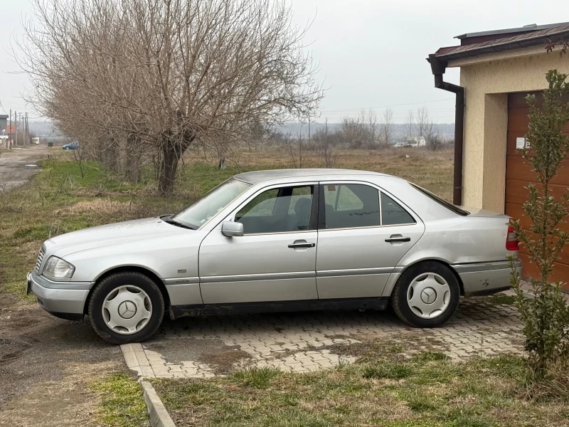 Mercedes-Benz C 180 2.0i, снимка 2 - Автомобили и джипове - 49318309