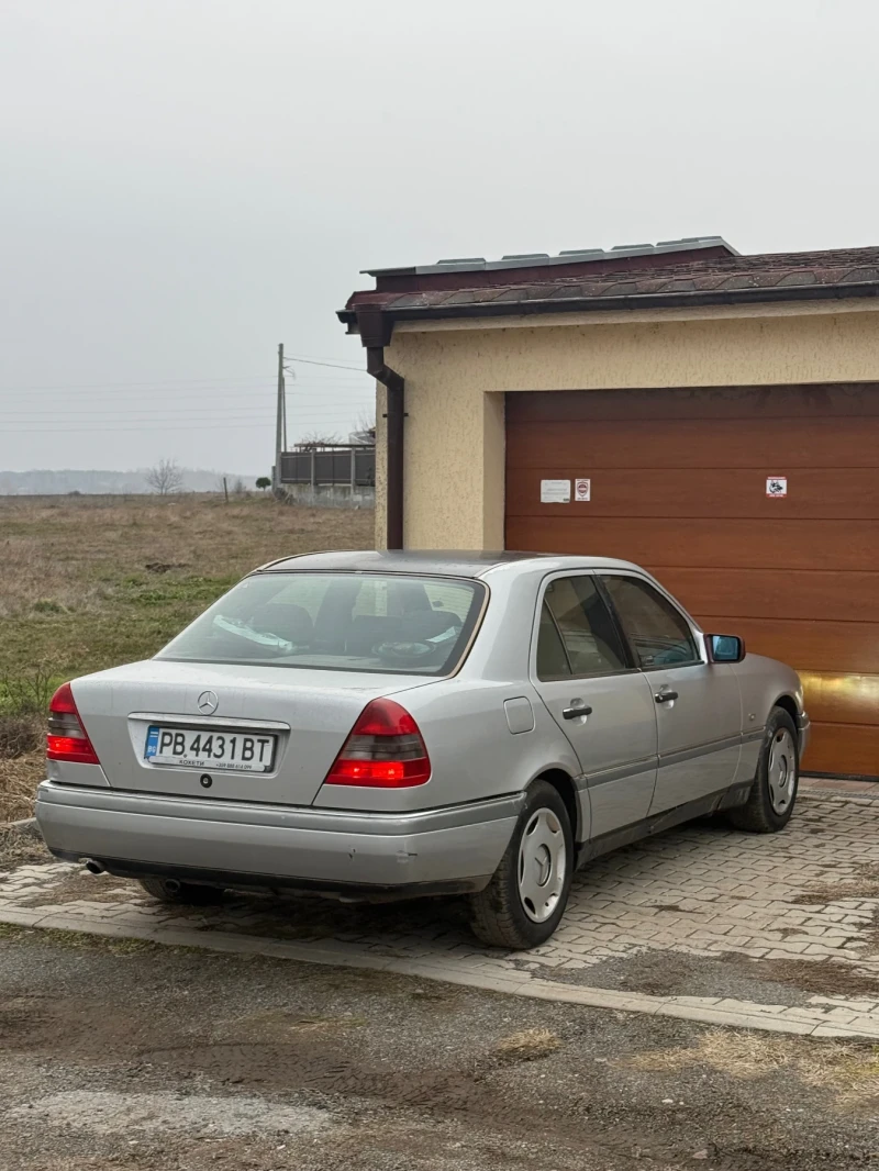 Mercedes-Benz C 180 2.0i, снимка 7 - Автомобили и джипове - 49318309