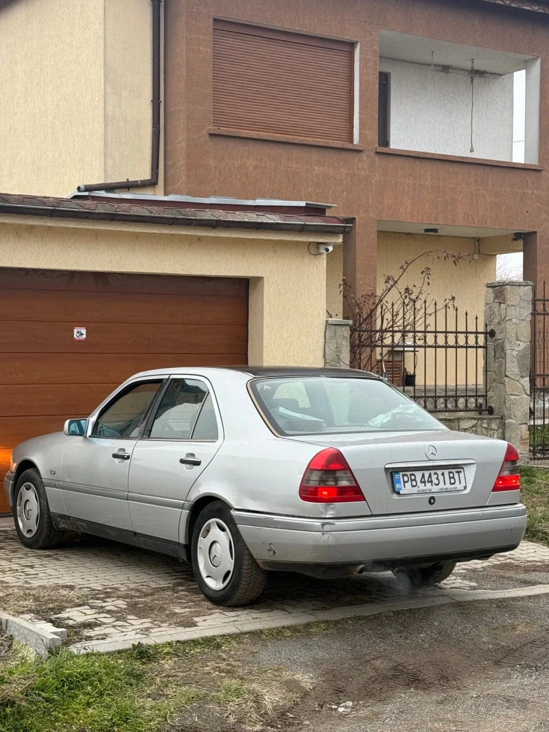 Mercedes-Benz C 180 2.0i, снимка 5 - Автомобили и джипове - 49318309