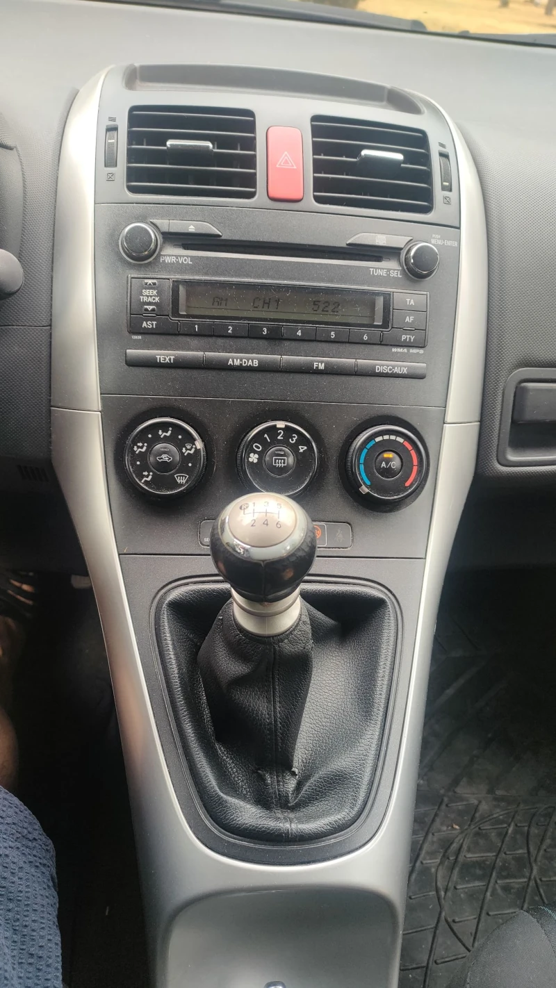 Toyota Auris, снимка 7 - Автомобили и джипове - 52806681