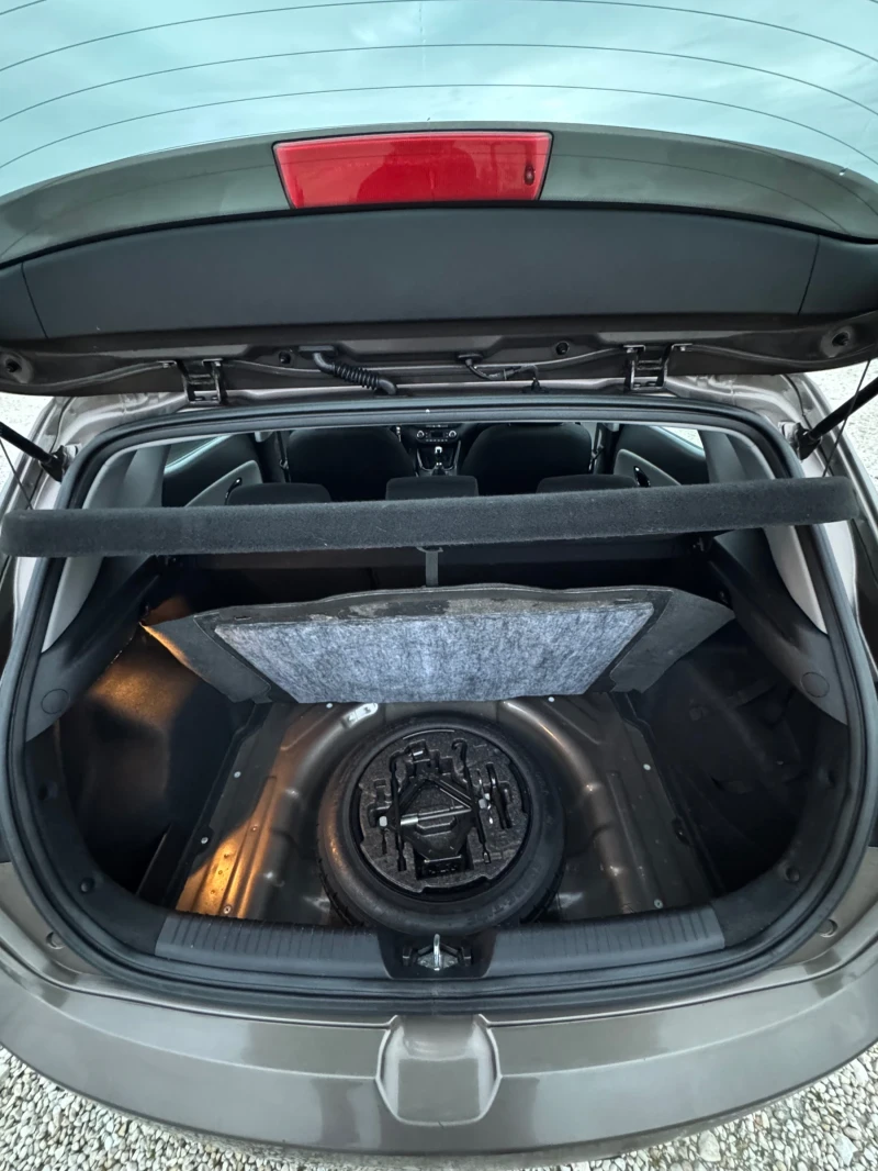 Kia Ceed 1.6 GDI Navi Led Full, снимка 14 - Автомобили и джипове - 52680814