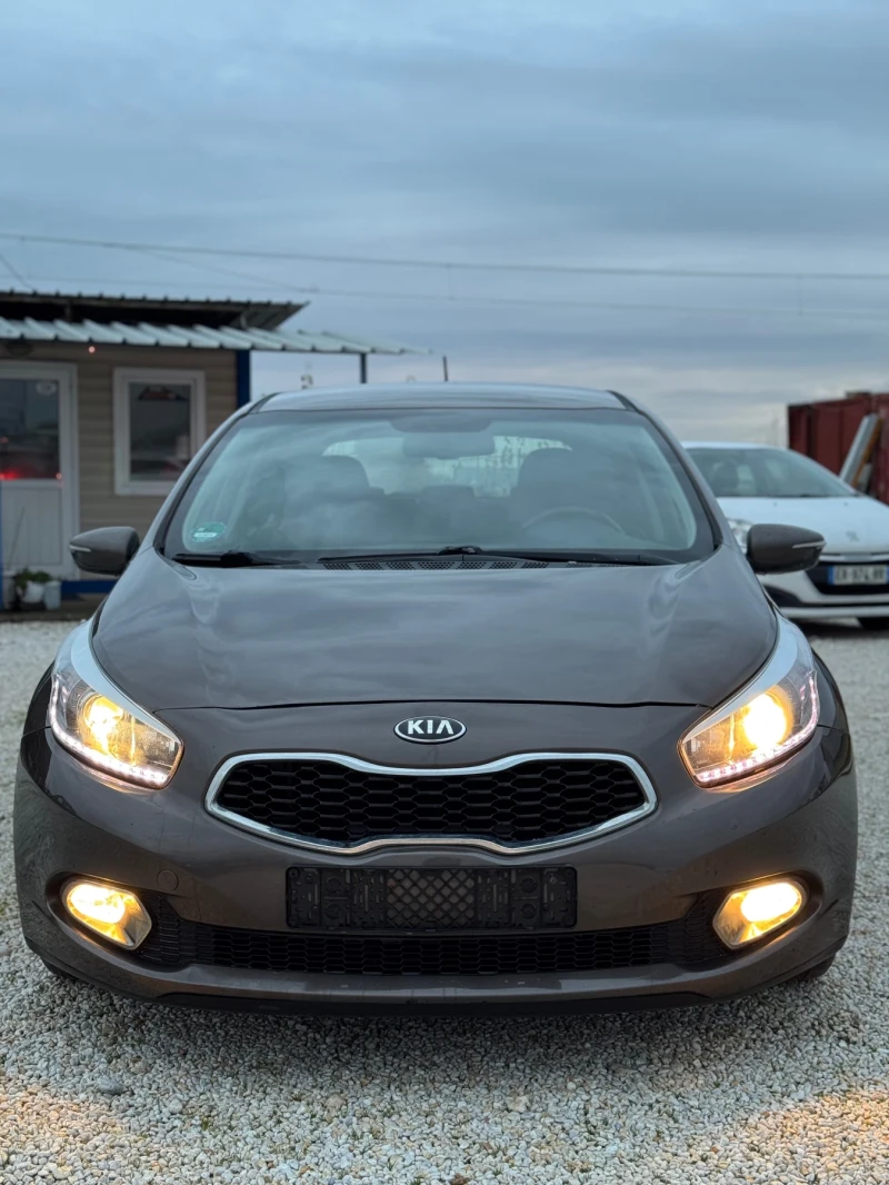 Kia Ceed 1.6 GDI Navi Led Full, снимка 2 - Автомобили и джипове - 52680814