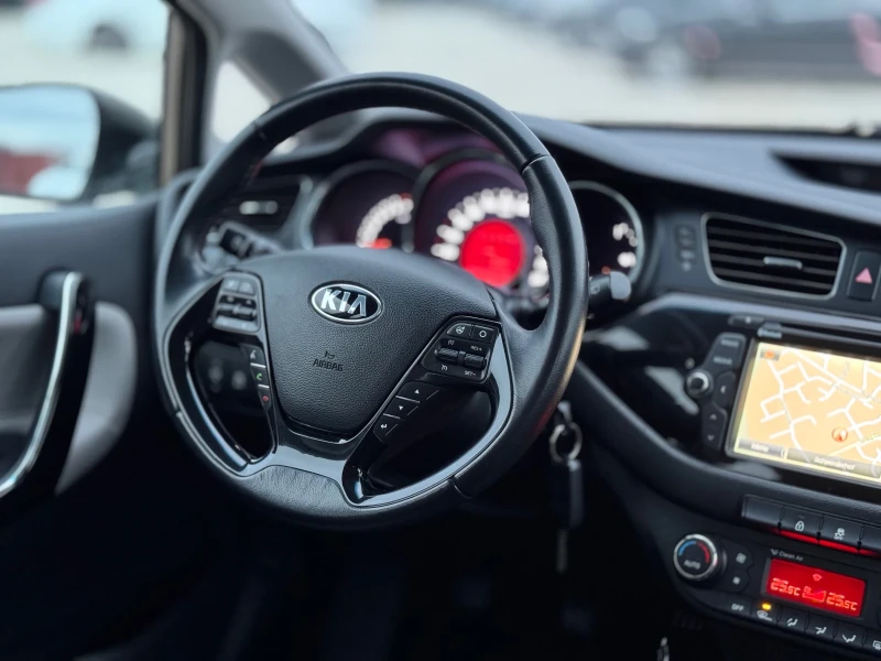 Kia Ceed 1.6 GDI Navi Led Full, снимка 11 - Автомобили и джипове - 52680814