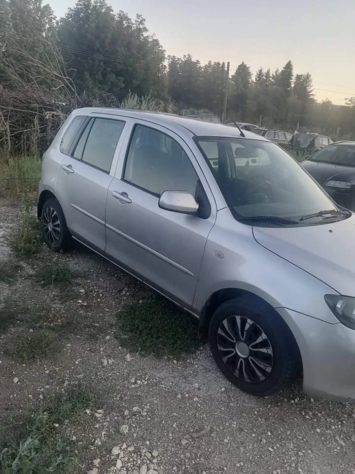 Mazda 2 1.2  и 1.4 бензин 2 броя на части, снимка 1 - Автомобили и джипове - 33754617