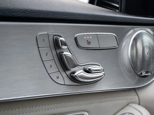 Mercedes-Benz C 400 AMG-PACK / 4MATIC / BURMESTER / ПАНОРАМА, снимка 11 - Автомобили и джипове - 53393134