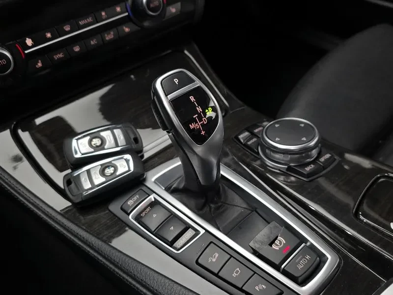 BMW 528 I xDrive Luxury Plus - изображение 9