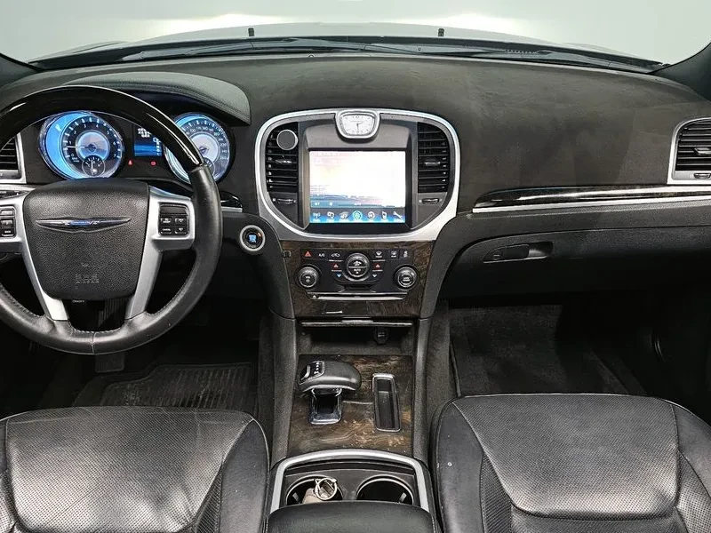 Chrysler 300c 3.6 - САМО 30% АВАНС, снимка 13 - Автомобили и джипове - 55991308