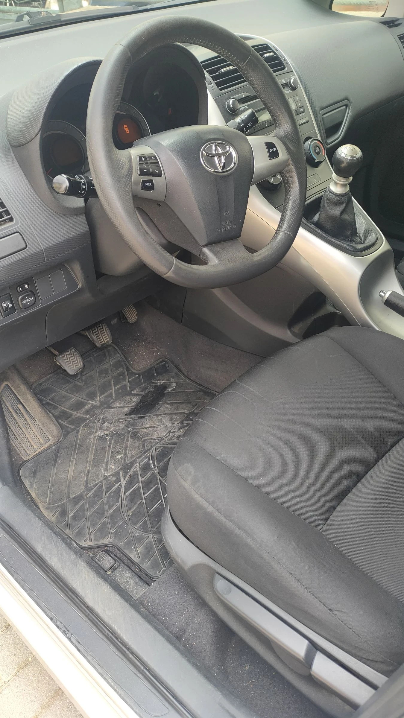 Toyota Auris  - изображение 5