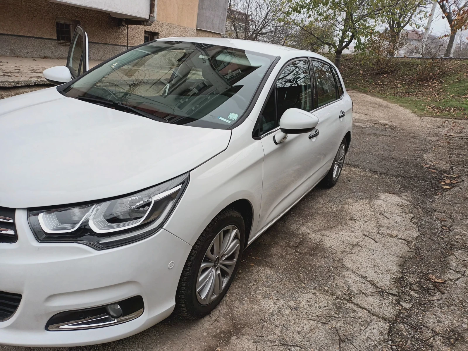 Citroen C4 1.2 i, 131�.�. ���� 6 | Mobile.bg � ����������� 2