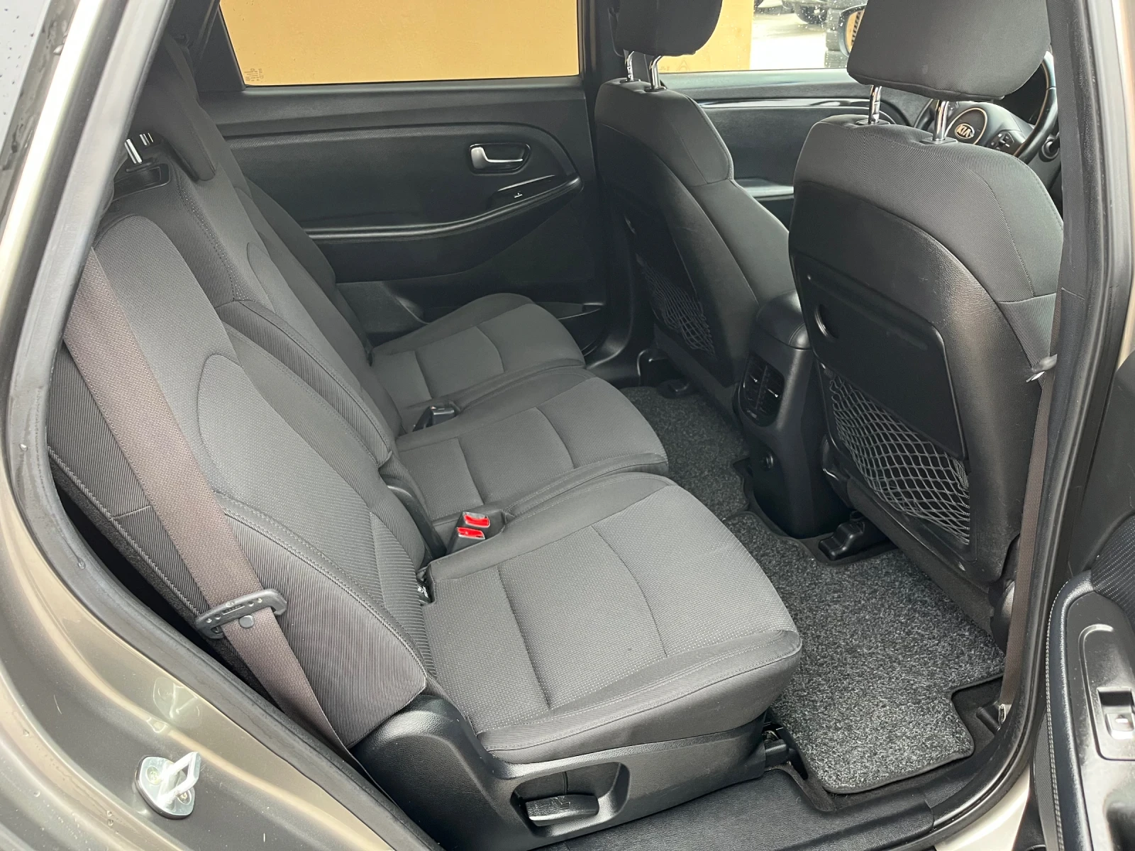 Kia Carens 1, 7 CRDI, снимка 7 - Автомобили и джипове - 54056464