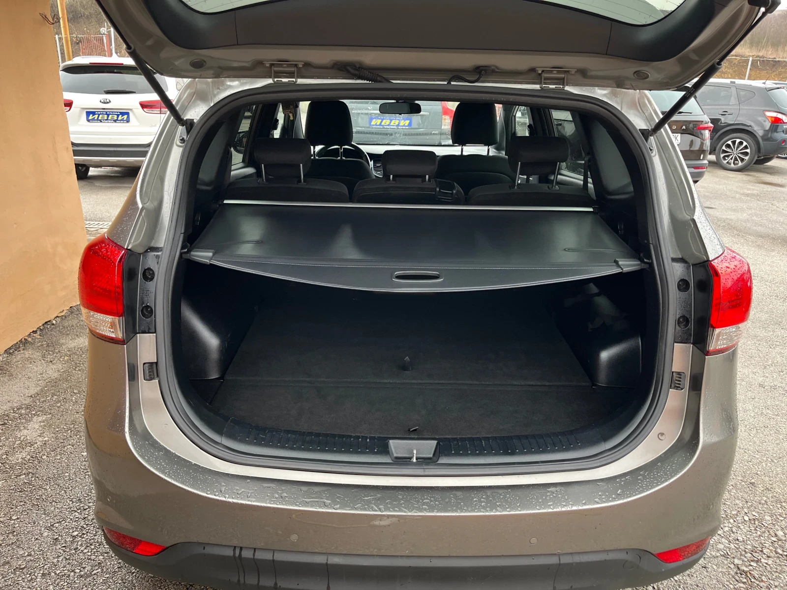 Kia Carens 1, 7 CRDI, снимка 9 - Автомобили и джипове - 54056464