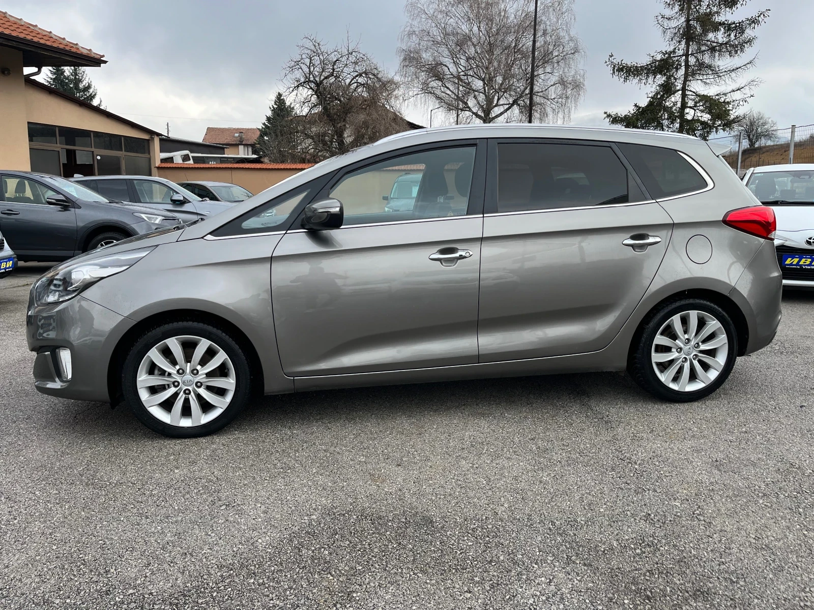 Kia Carens 1, 7 CRDI, снимка 12 - Автомобили и джипове - 54056464