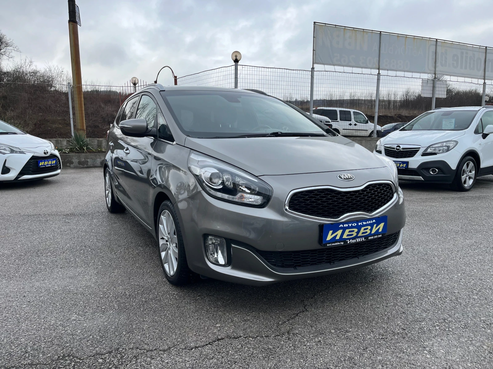 Kia Carens 1, 7 CRDI, снимка 2 - Автомобили и джипове - 54056464