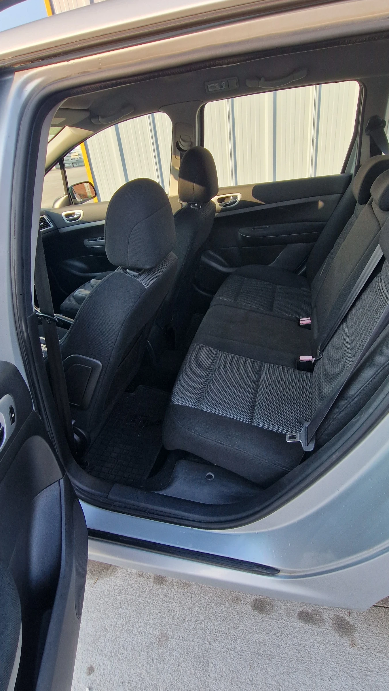 Peugeot 307 SW 1.6 HDI, снимка 12 - Автомобили и джипове - 54086080