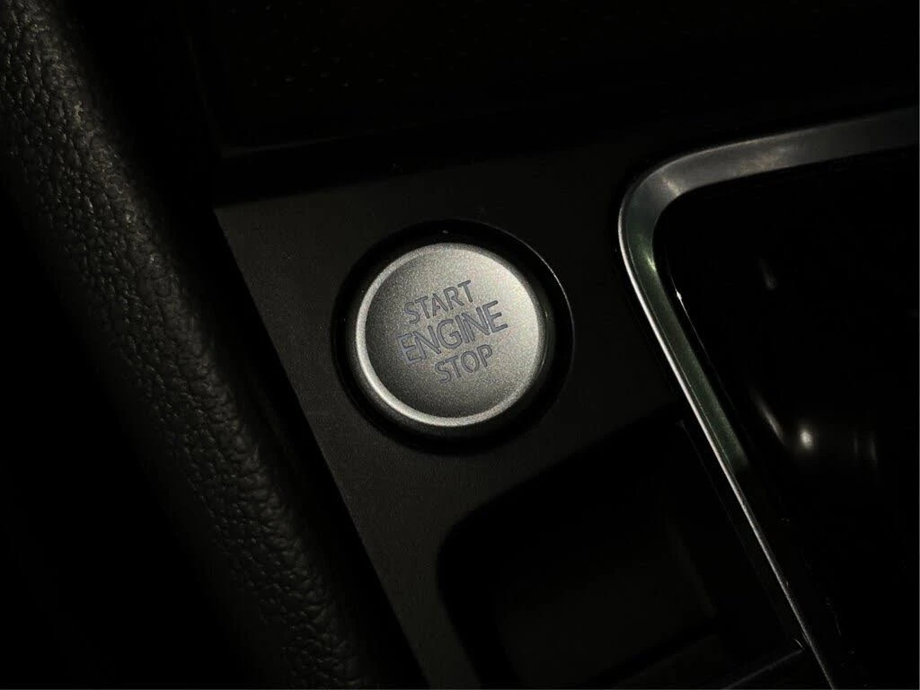 VW Jetta * GLI* АвтоКредит* (ЦЕНА ДО БГ), снимка 17 - Автомобили и джипове - 54159640